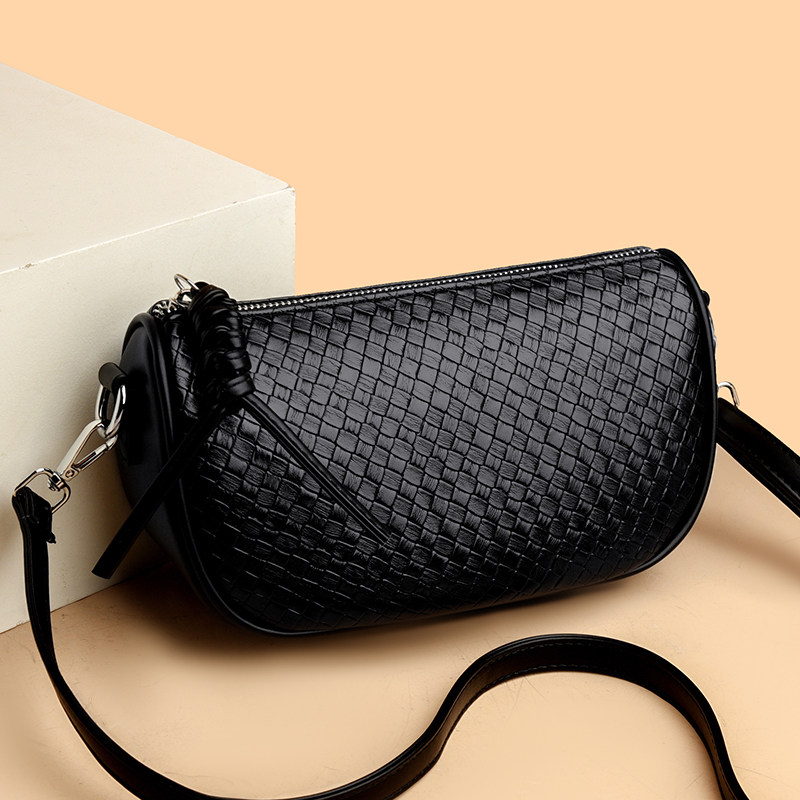 爆款饺子包2026新款女包夏季真皮单肩小包斜挎包高级感编织枕头包