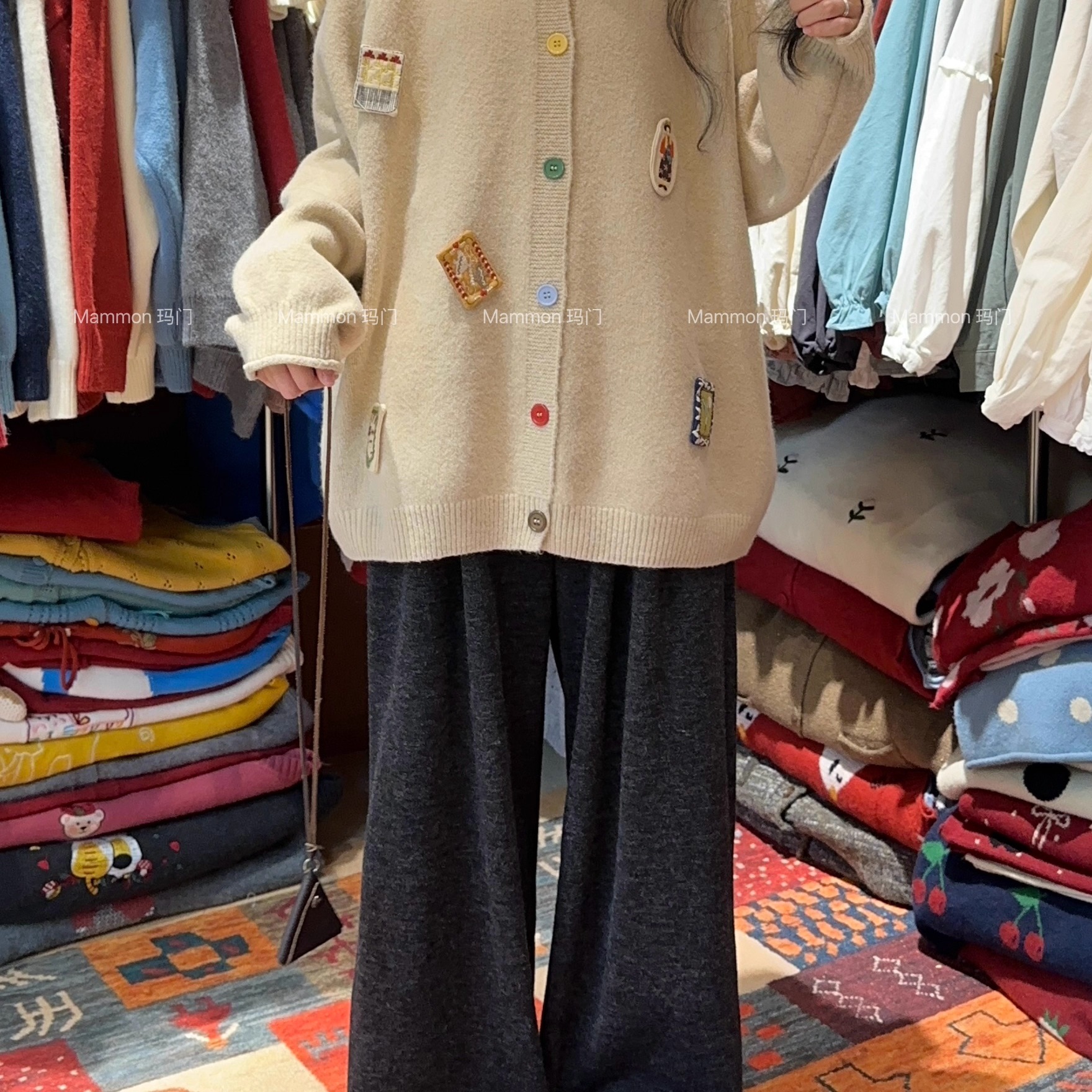 玛门时尚减龄贴布彩扣针织毛衣