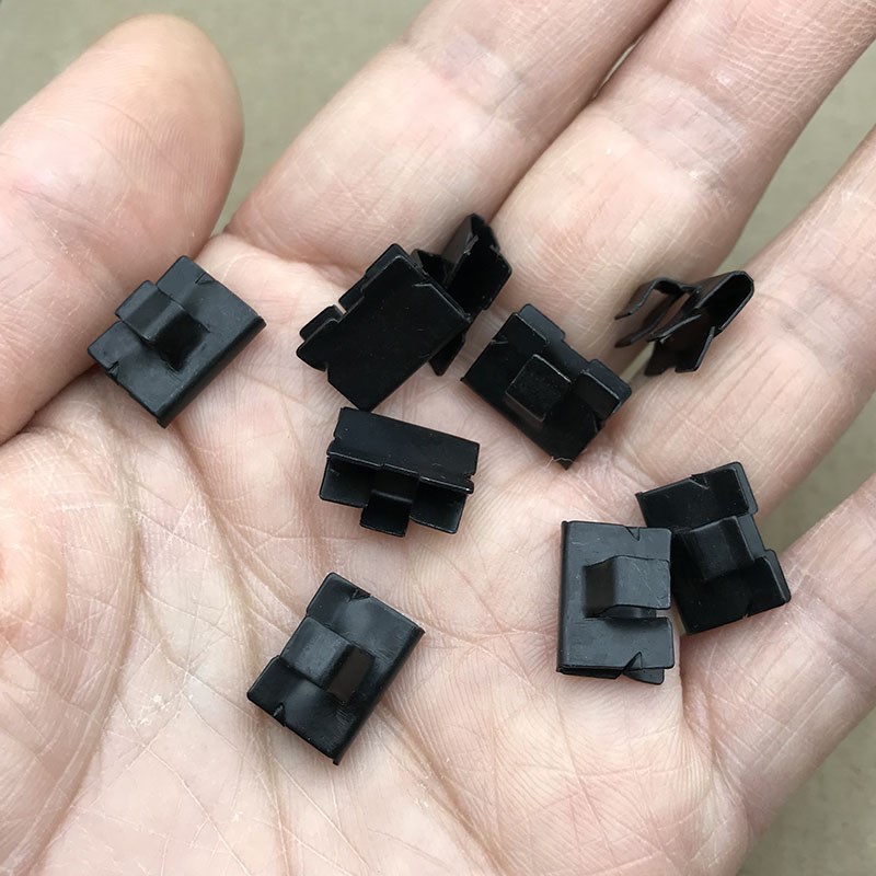 适用大众迈腾 B6 B7L CC导航仪表台中控饰板框架固定铁夹卡扣卡子