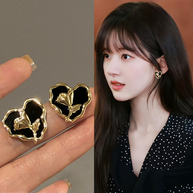 黑色爱心花朵耳环女2025