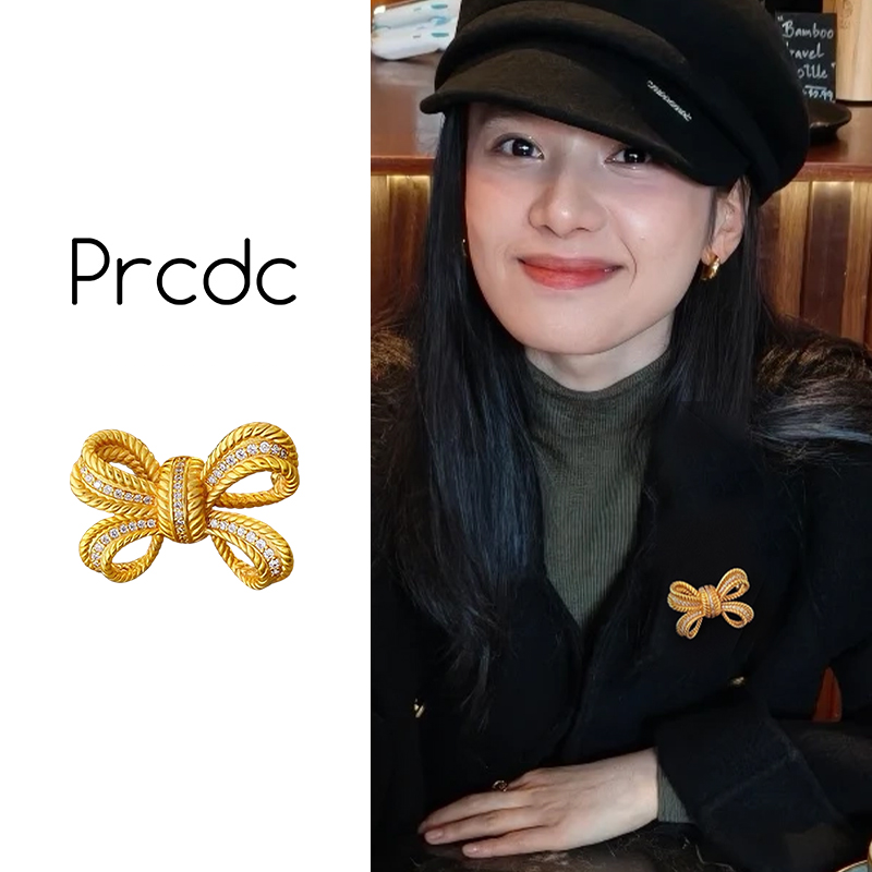 金色蝴蝶结胸针高级感