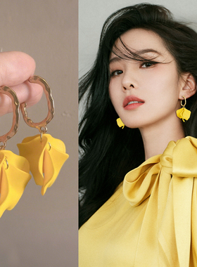 黄色耳环女2025新款高级感轻奢超好看独特漂亮耳坠适合圆脸的耳饰