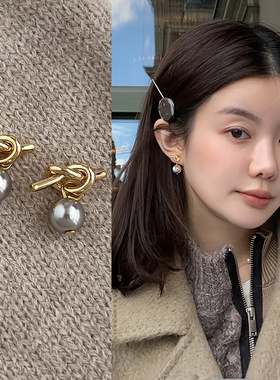 复古灰色珍珠款耳钉女小众设计高级耳环简约独特时尚精致春天耳饰