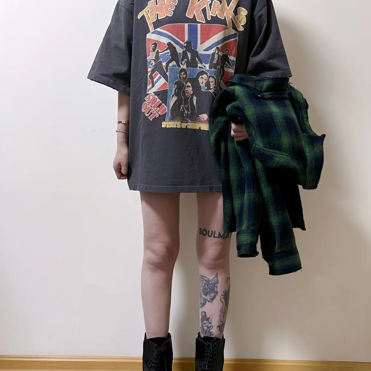 现货 复古破洞字母印花韩国东大门宽松大码短袖T恤女
