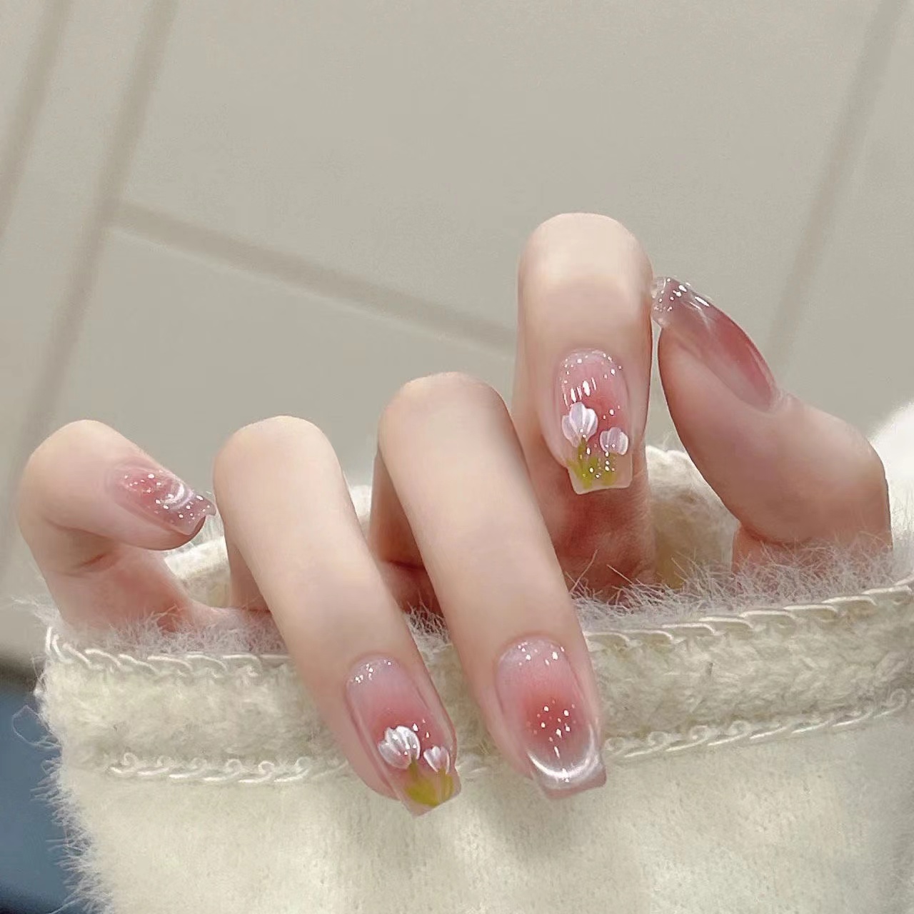 【郁金香】纯手绘穿戴甲腮红美甲
