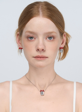 Blingkolio不另可 25新款蝴蝶结礼物盒吊坠项链M星店