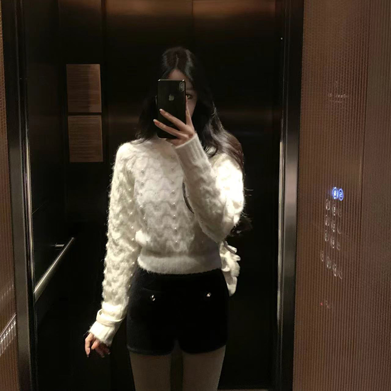 【5折】GYOKUU 白色珍珠款小圆领毛衣