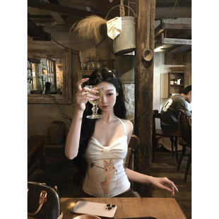 咖色印花半身裙 2025aw白色蕾丝边挂脖吊带 GYOKUU 微醺兔兔