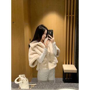 GYOKUU 奶油方块 奶白色毛毛披肩马甲外套