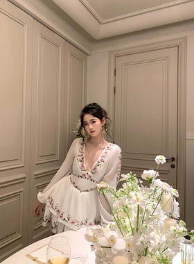 GYOKUU 【巴塞罗那】白色花束刺绣雪纺连衣裙