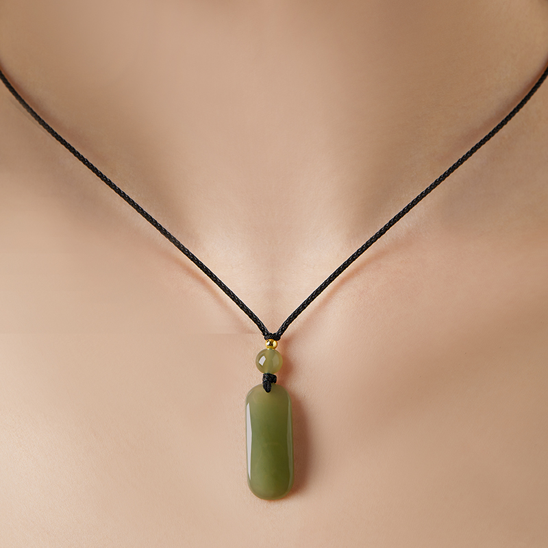 和田玉平安无事牌吊坠