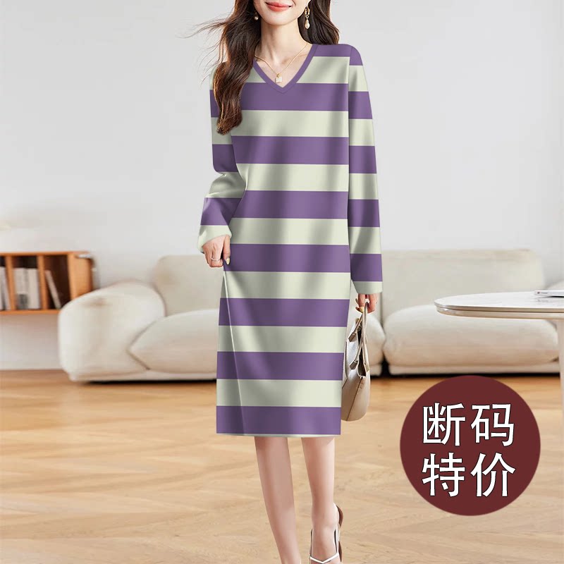 2026女装新款春秋季低圆领长袖中长裙条纹宽松遮肚减龄打底连衣裙