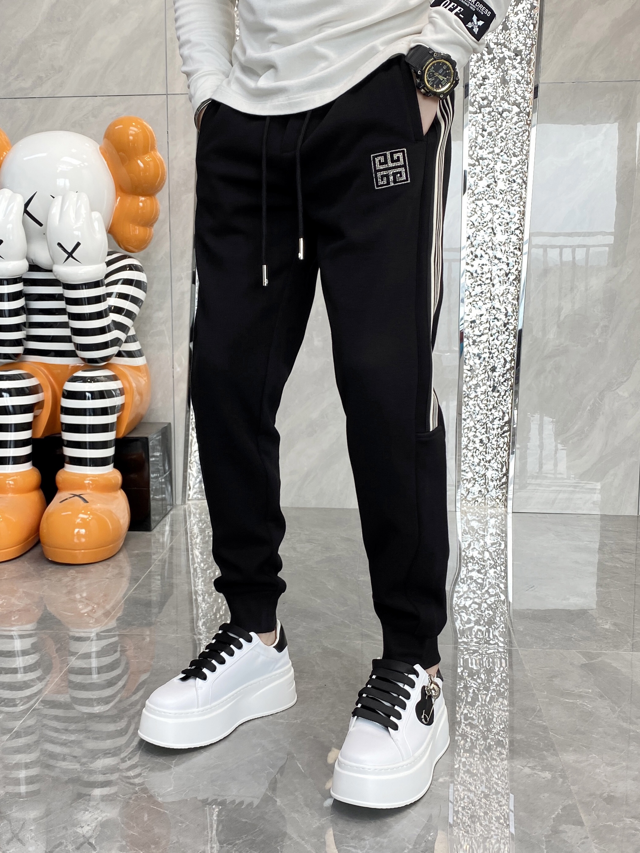 2024年秋冬季欧货品质烫钻男士休闲裤韩版修身抽绳长裤17078P145，男装休闲裤，电商D220