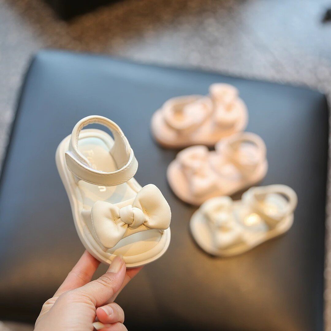 夏季新款小女孩洋气公主鞋凉鞋女童软底沙滩鞋小童鞋子1-3岁