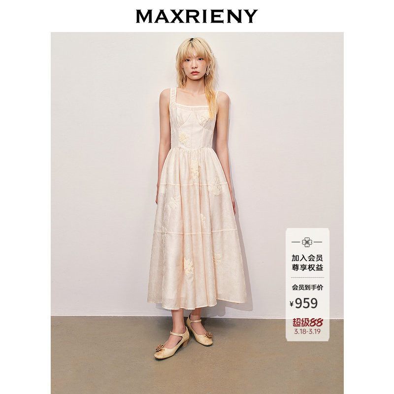 MAXRIENY绣花仙气方领连衣裙甜美田园暗纹提花a摆端庄气质长裙女