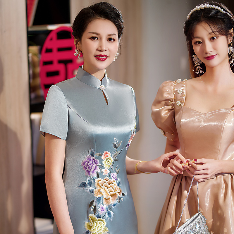 刺绣旗袍素雅大方妈妈礼服婚宴