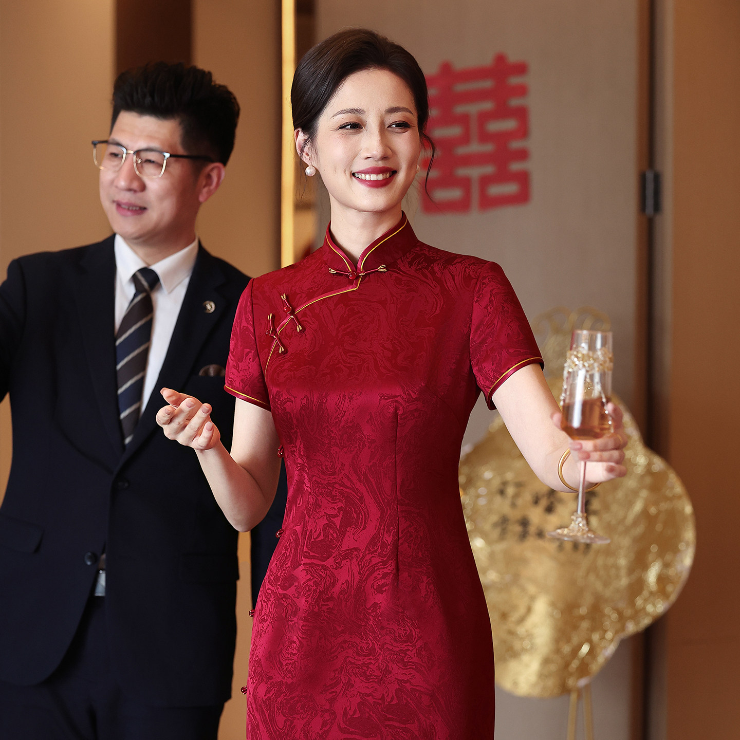 酒红色妈妈婚宴旗袍礼服年轻高端气质喜婆婆结婚装喜婆婆复古旗袍
