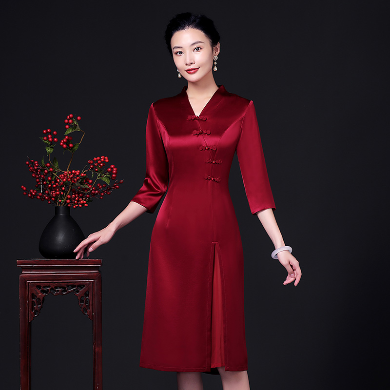 新式婚宴喜婆婆旗袍裙时尚简约洋气婚礼妈妈装酒红色小个子短礼服