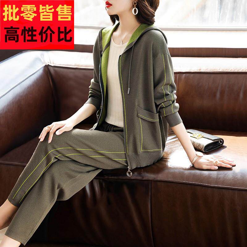 中年妈妈春装运动服套装2026新款休闲厚棉外套中老年女春秋两件套