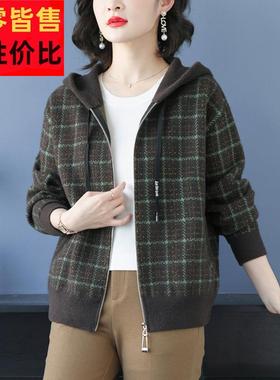 秋冬妈妈格子毛呢短外套连帽拉链开衫宽松大码中老年显瘦羊绒上衣