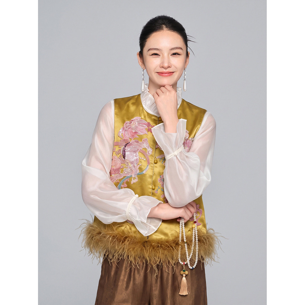 园园美衣新中式重工刺绣钉珠马甲女国风绣花羽毛边坎肩外搭背心