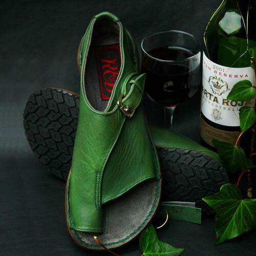 2024年新款百搭简约潮流电商外贸款平底搭扣圆头套口女大码凉鞋