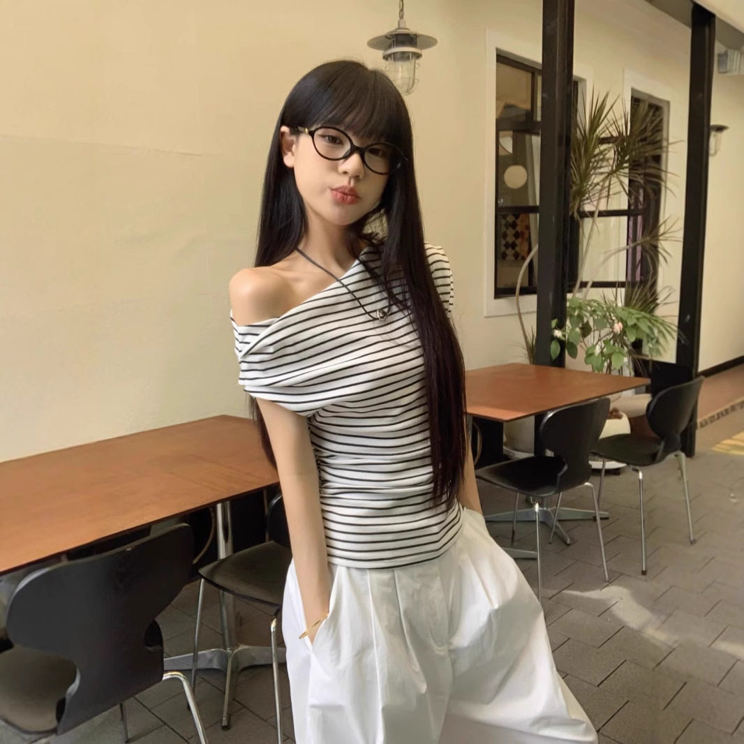 条纹露肩斜领短袖T恤女夏季新款爆款辣妹纯欲风显瘦气质绝美上衣
