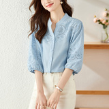 蓝色绣花衬衫女夏季新款通勤气质纯棉上衣，女装衬衫，可风各