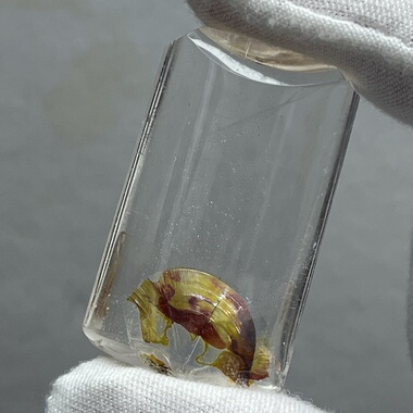 天然水晶包裹锦鲤胶花无事牌男女款吊坠饰品红黄共生胶花晶体通透