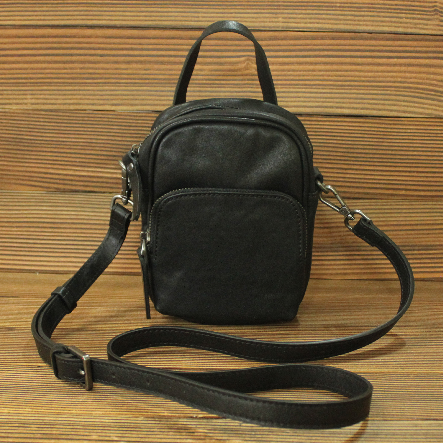 2025新款男包男士包真皮单肩包斜挎包男款植鞣皮头层牛皮休闲背包