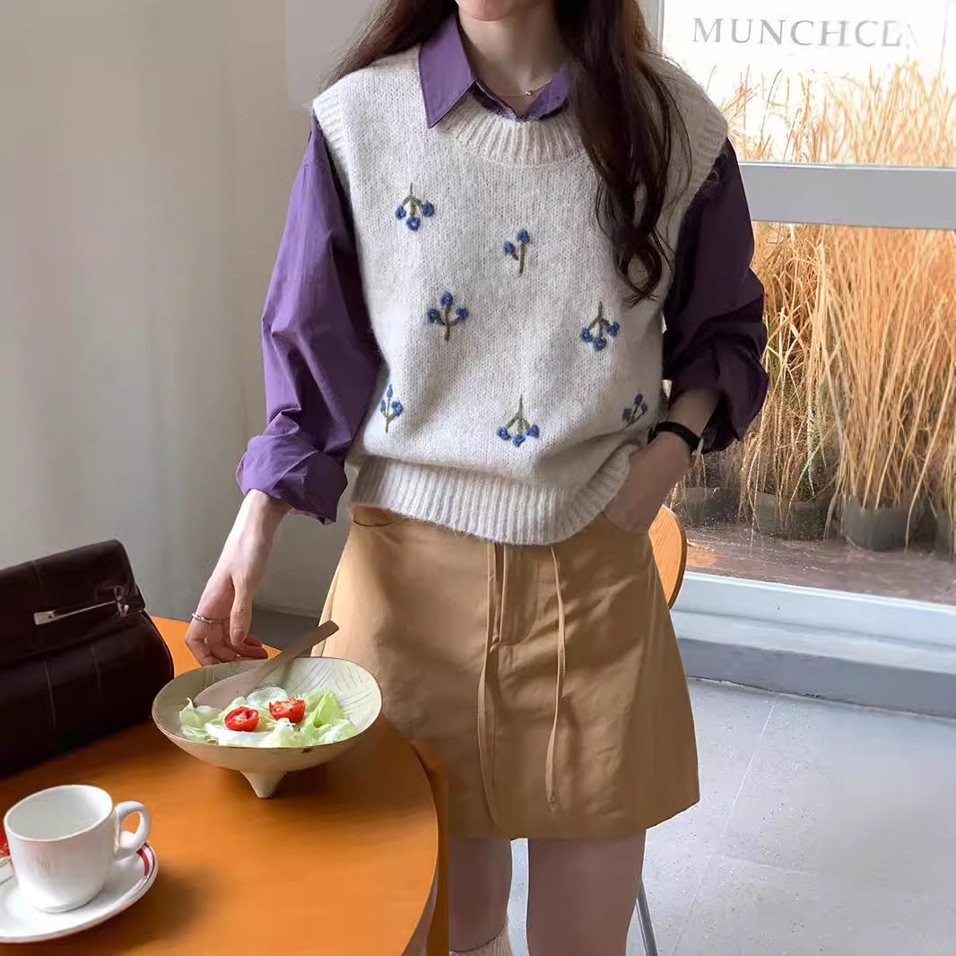 软糯刺绣小花针织马甲上衣女新款韩版百搭圆领毛衣背心针织衫
