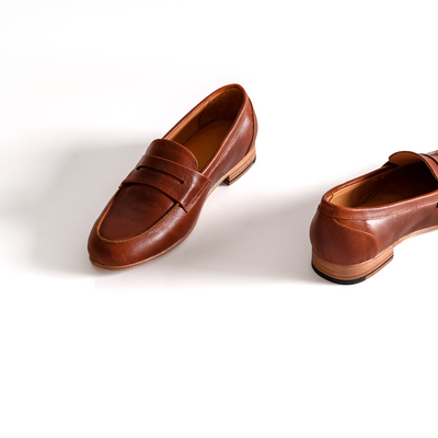 轻便舒适的牛皮大底经典复古款式