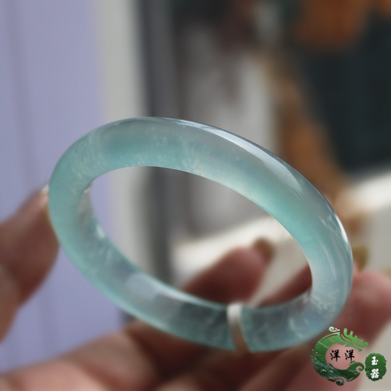 蓝色岫玉冰种飘花手镯天青冻