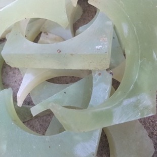 天然正品岫玉边角料镯边料雕刻用料珠子料冰透亮白和淡绿玉杂质少