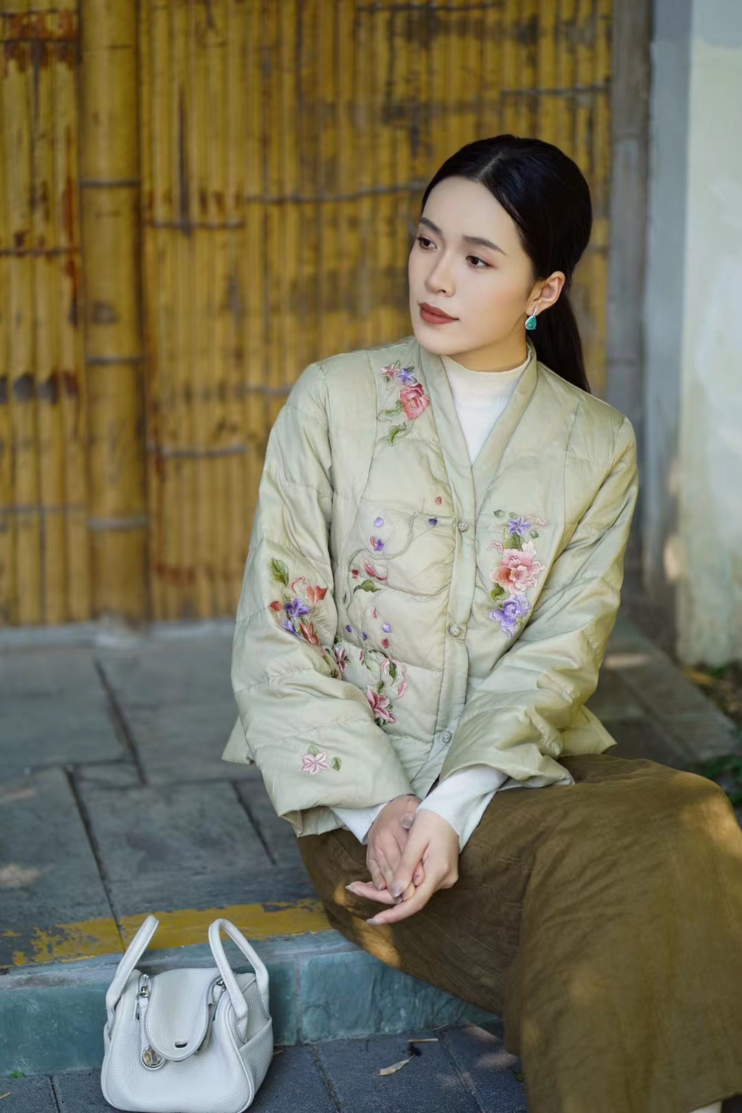 大吉双11原创文艺复古中式倾国领开襟绣花白鸭绒保暖羽绒服短外套
