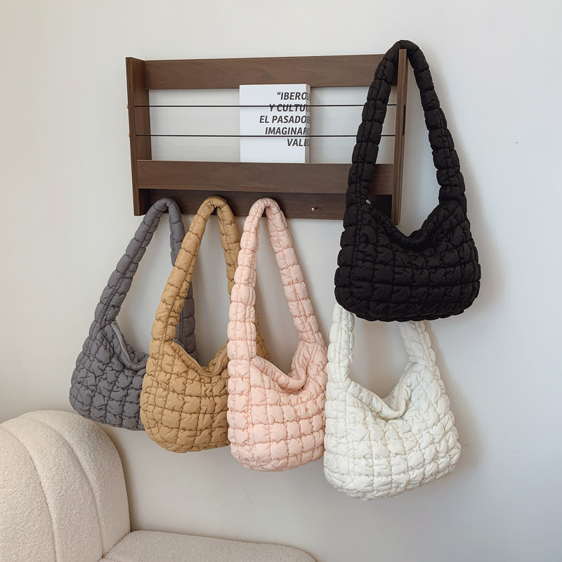 韩版云朵包褶皱包泡泡羽绒包