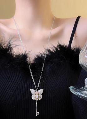 棕色植绒小熊蝴蝶钥匙吊坠项链女小众高级感秋冬甜美百搭毛衣链