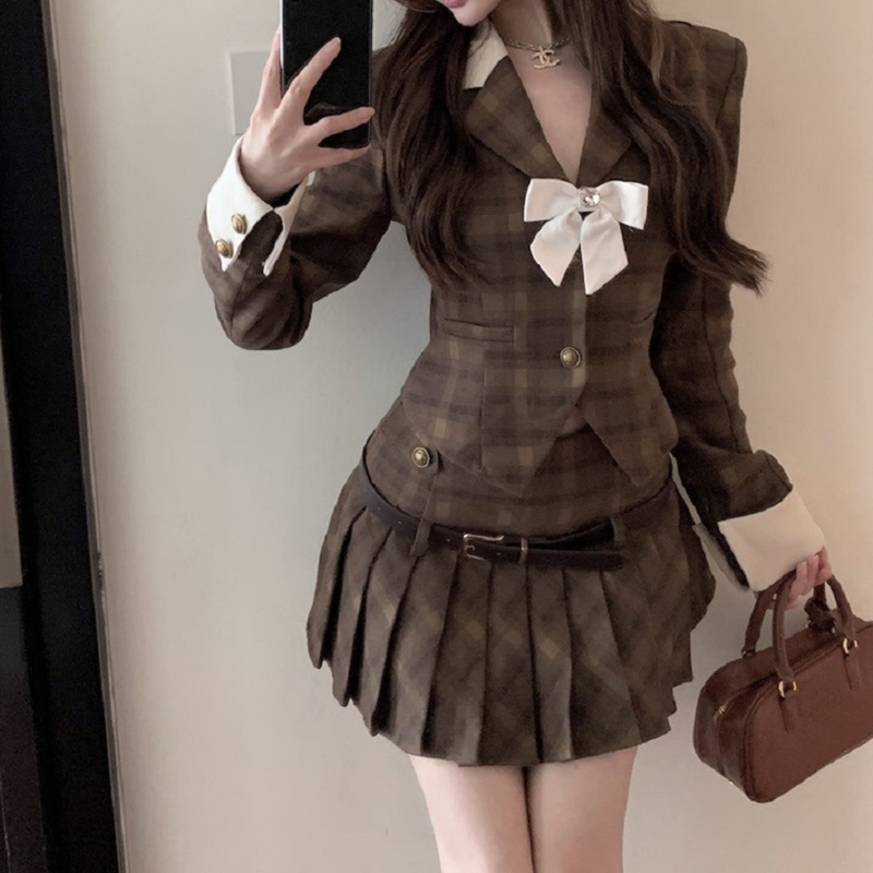 美拉德学院风格子西装百褶裙穿搭