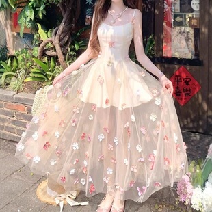 大码 胖mm纯欲温柔立体花朵蕾丝网纱收腰吊带连衣裙女春显瘦仙女裙