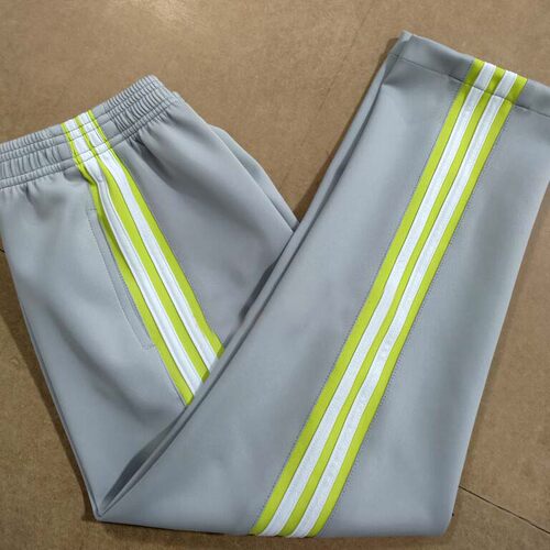 定做太原市同款中小学浅灰色校服裤子宽荧光绿中间两道白杠边直筒