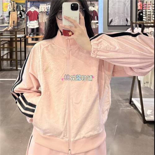 Adidas三叶草25年女丝绒满印LOGO粉棕运动夹克外套 KC0174 KC0175