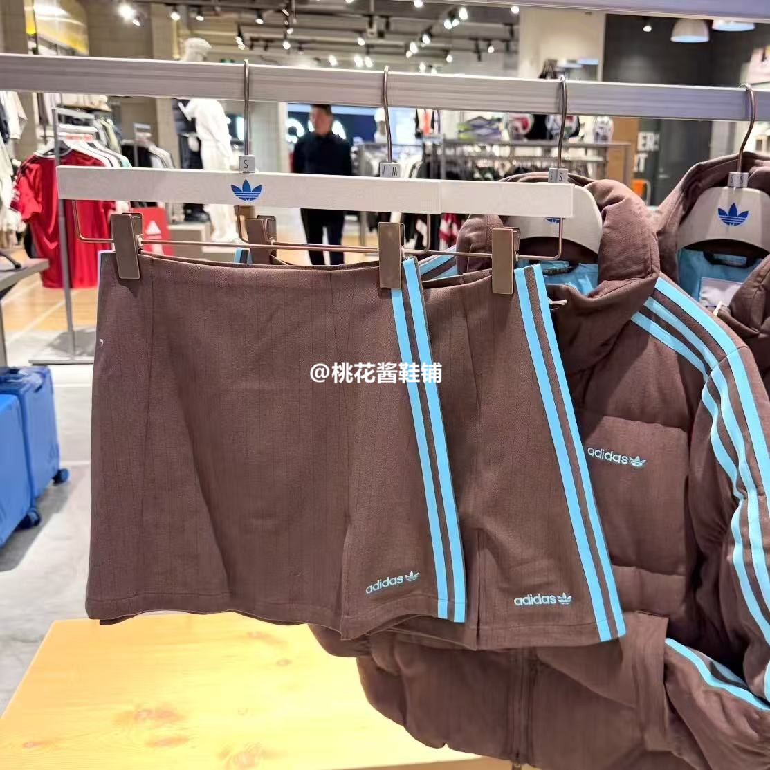 Adidas三叶草女子复古撞色条纹开衩休闲运动半身裙JX5305 JY3516