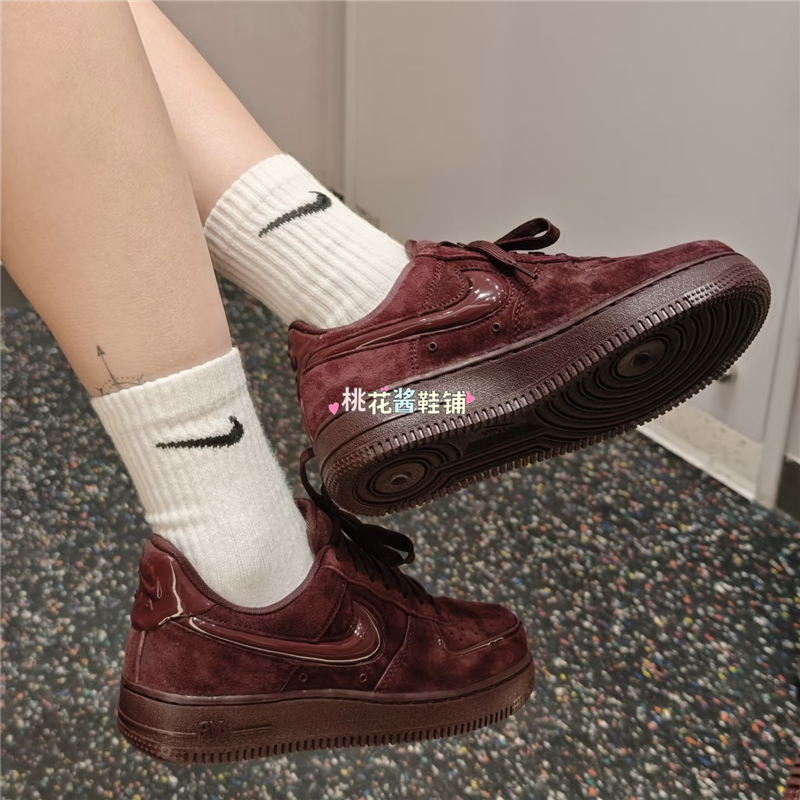 Nike耐克25冬女Air Force 1AF1酒红翻毛皮复古低帮板鞋HV4406-600