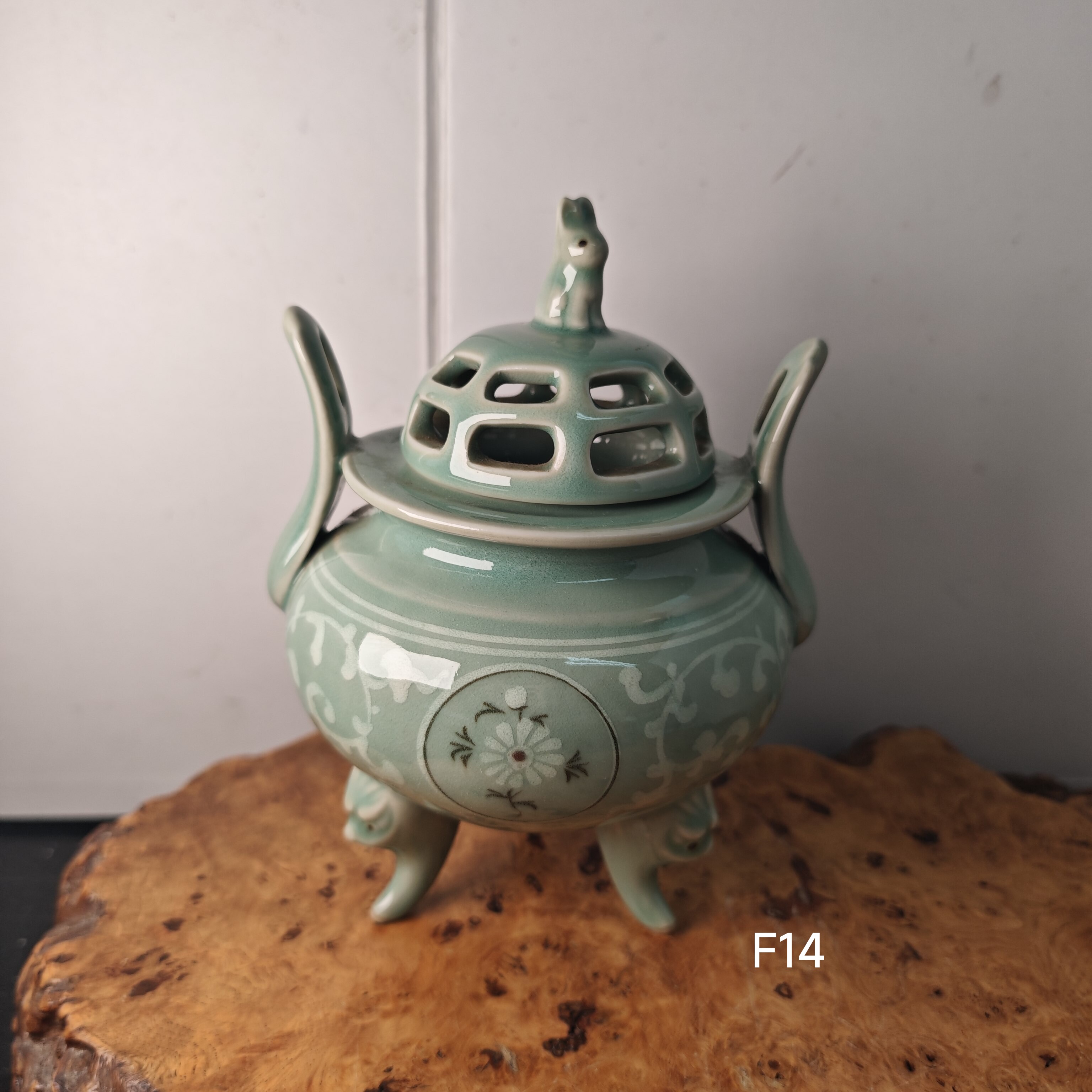 韩国高丽青瓷象嵌三足香炉 兔子牛摘 石峰作 茶亦居日本古美术F14