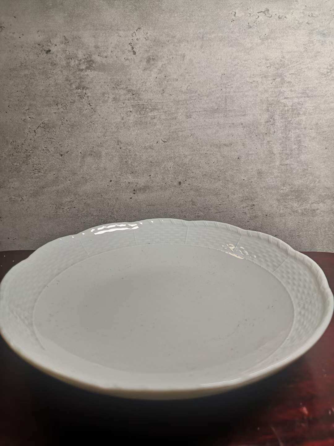 日本RichardGinori浮雕骨瓷盘深