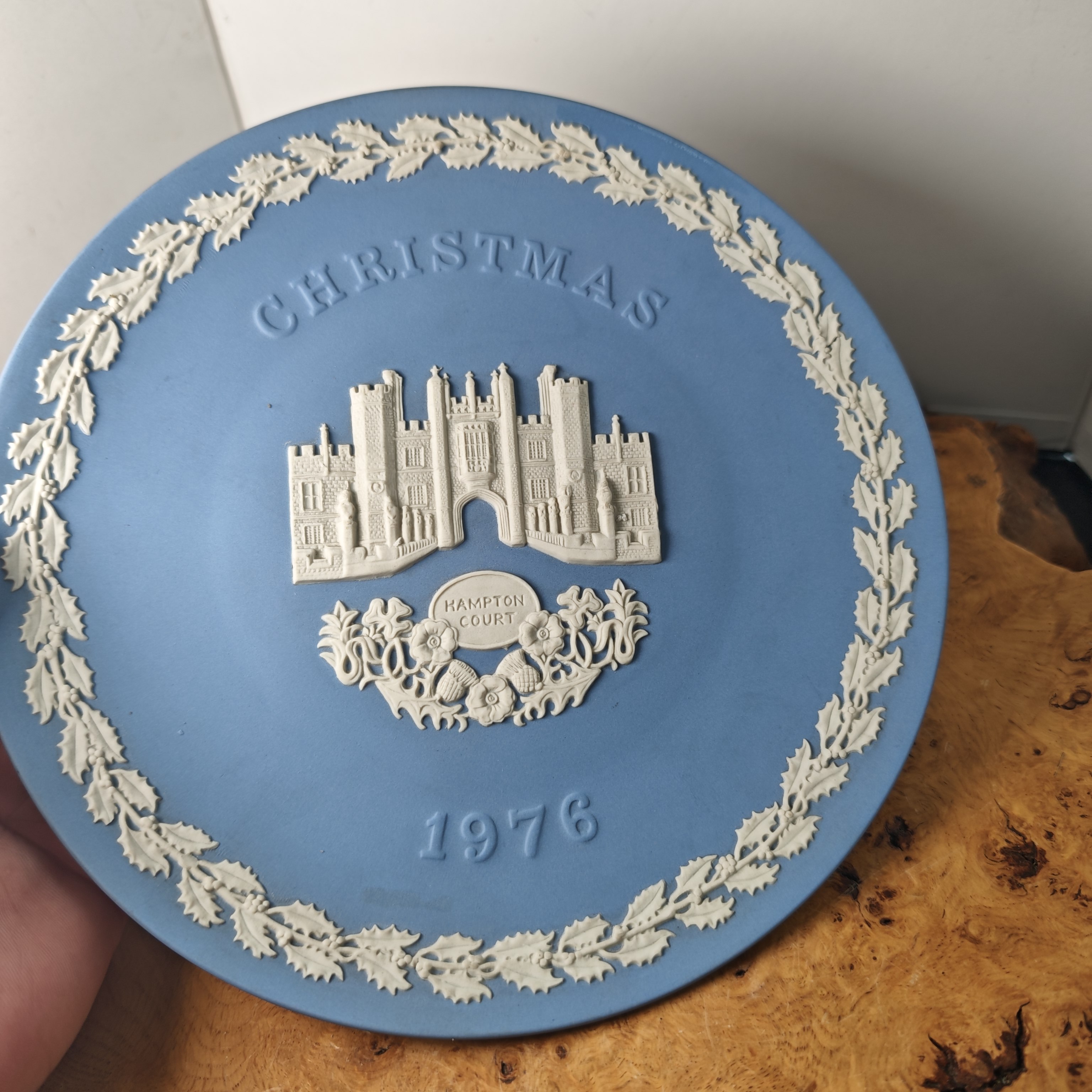 英国韦奇伍德Wedgwood蓝白瓷浮雕赏盘 圣诞节1976 古美术BJ5