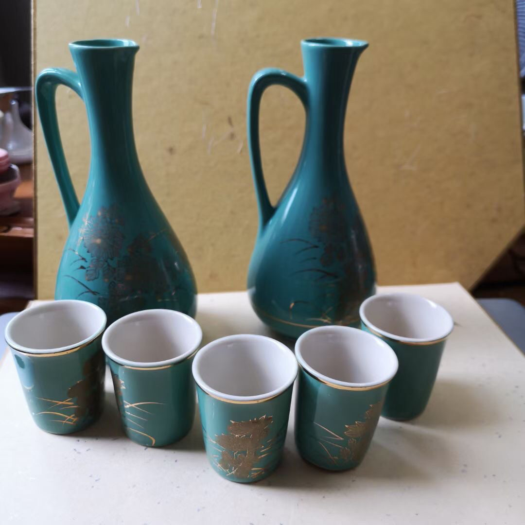 日本九谷烧绿釉金彩酒具一套 九谷秀山作 两瓶五杯 bj4