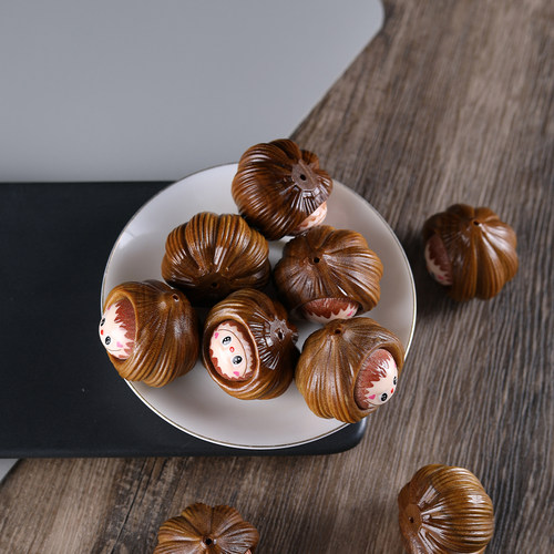 沉香木雕卡通可爱板栗拉布布娃娃