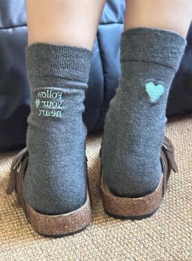 AB款刺绣简单又精致！薄荷曼波初秋好适合穿搭灰色系显高级