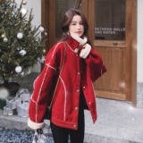 红色羊羔毛拼接短款外套女2023年新款炸街小个子加绒加厚棉衣棉袄，女装皮草，安雅